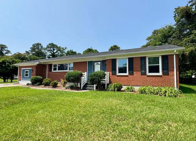 Property at 2 Ross Ct, Portsmouth, VA 23701, 3 beds, 2 baths