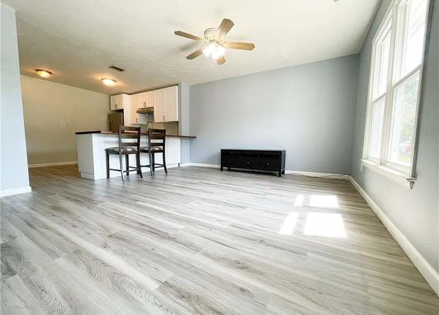 Property at 834 Wickford Dr, Chesapeake, VA 23320, 2 beds, 1 bath