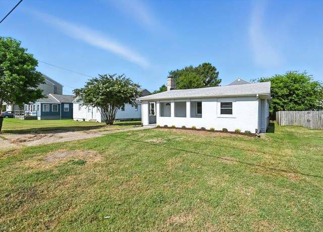 Property at 7 Lighthouse Dr, Hampton, VA 23664, 3 beds, 2 baths