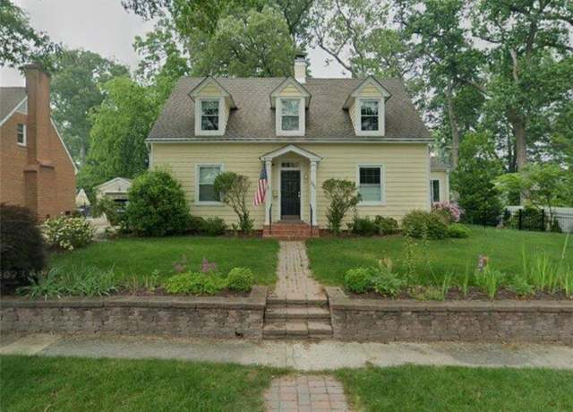 Property at 300 Park Pl, Newport News, VA 23601, 3 beds, 2.5 baths