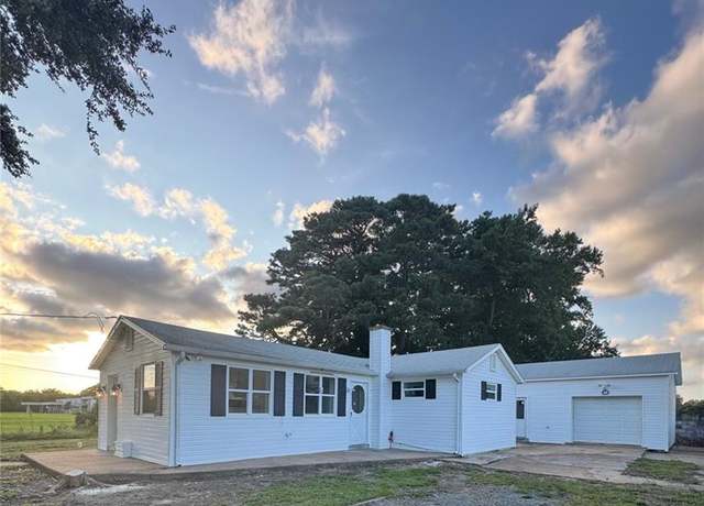 Property at 12 Fleetwood Ave, Hampton, VA 23669, 2 beds, 1 bath