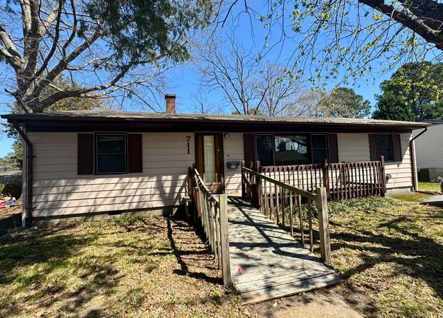 Property at 711 Sparrow Rd, Chesapeake, VA 23325, 3 beds, 1 bath
