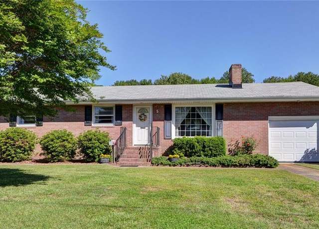 Property at 5 Dimmock Ave, Newport News, VA 23601, 3 beds, 1.5 baths