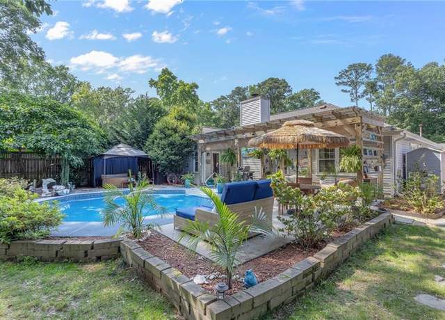 Property at 1813 Castleton Ct, Virginia Beach, VA 23454, 3 beds, 2 baths