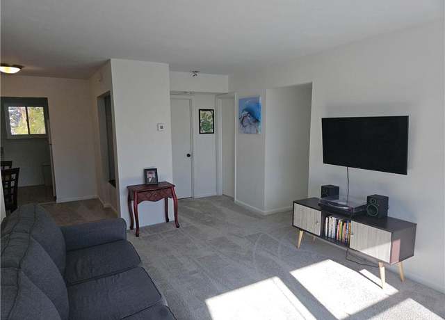 Property at 814 Spencer Ct, Virginia Beach, VA 23451, 2 beds, 1.5 baths