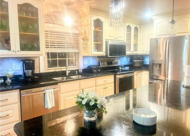 Property at 1108 Flobert Dr, Virginia Beach, VA 23464, 6 beds, 4 baths