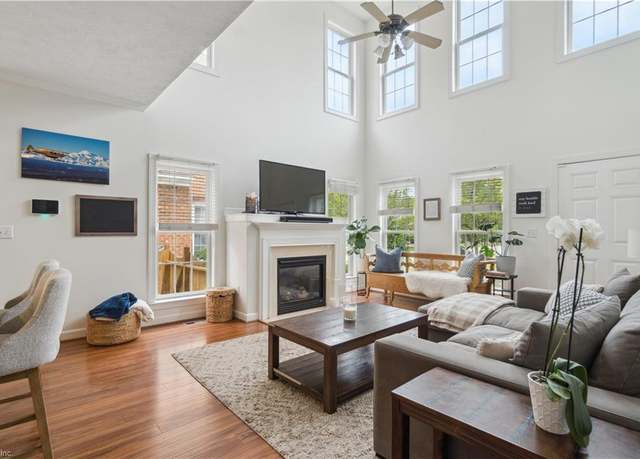 Property at 335 Herman Melville Ave, Newport News, VA 23606, 3 beds, 2.5 baths