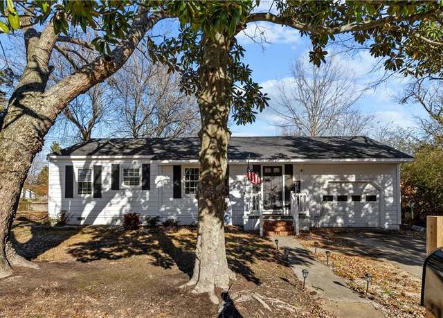 Property at 33 Woodbury Forrest Dr, Hampton, VA 23666, 3 beds, 2 baths