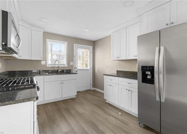 Property at 2809 Arcadia Ave, Portsmouth, VA 23704, 3 beds, 3.5 baths