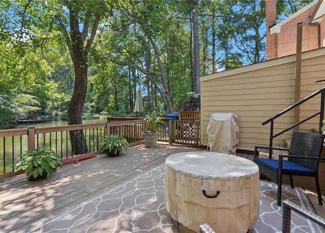 Property at 905 Welch Cir, Virginia Beach, VA 23452, 3 beds, 2.5 baths
