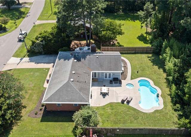 Property at 2216 N Lakeside Dr, Virginia Beach, VA 23454, 4 beds, 3 baths