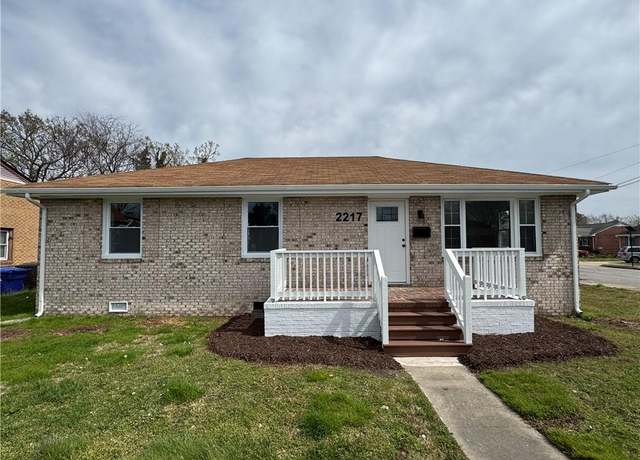 Property at 2217 Effingham St, Portsmouth, VA 23704, 3 beds, 2 baths