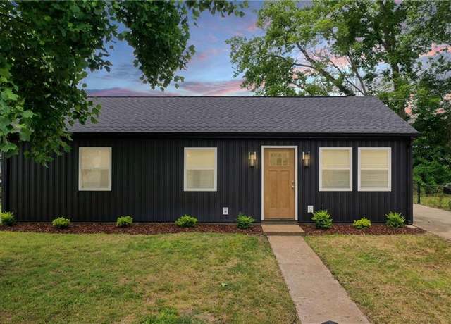 Property at 1807 Rawood Dr, Hampton, VA 23663, 4 beds, 2 baths