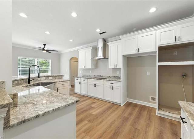 Property at 117 Pescara Ln, Newport News, VA 23601, 5 beds, 2.5 baths