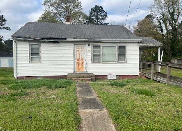 Property at 132 Broad St, Franklin, VA 23851, 2 beds, 1 bath