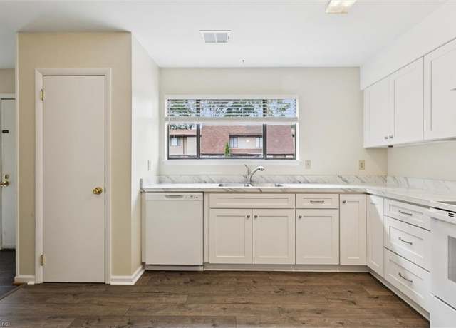 Property at 1206 Willow Green Dr, Newport News, VA 23602, 3 beds, 2.5 baths