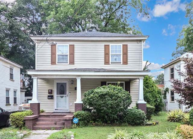 Property at 325 York St, Suffolk, VA 23434, 4 beds, 3.5 baths