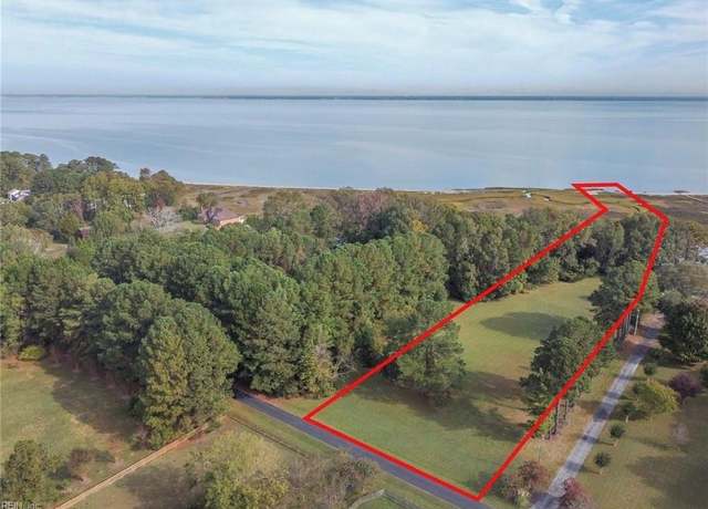 Property at 7 Riverpoint Trl, Carrollton, VA 23314