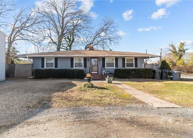 Property at 341 Algonquin Rd, Hampton, VA 23661, 3 beds, 2 baths