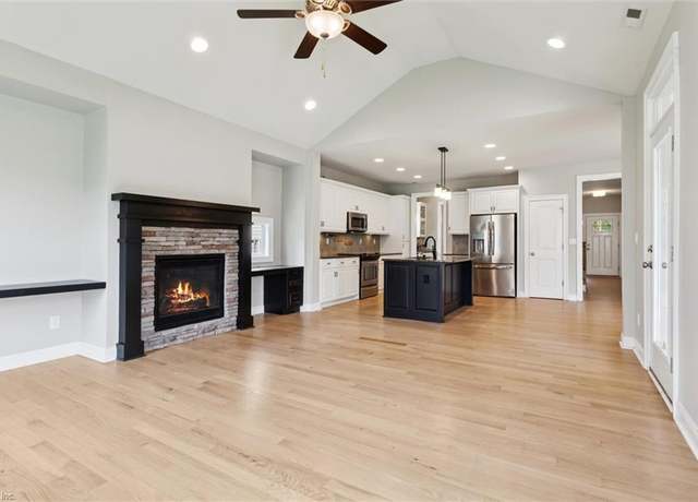 Property at 3412 Raintree Cir, Suffolk, VA 23435, 6 beds, 4 baths