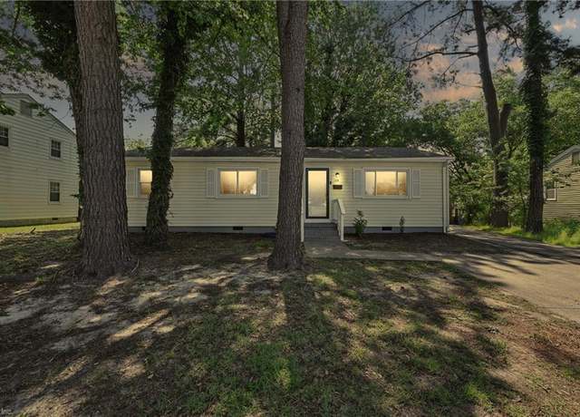Property at 128 Eastlawn Dr, Hampton, VA 23664, 4 beds, 2 baths