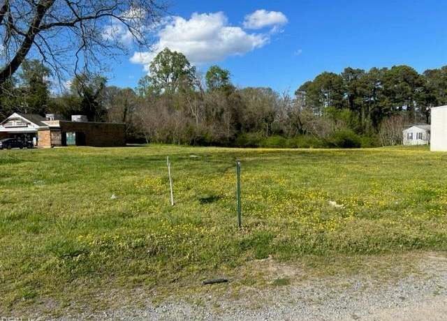 Property at 104 Kings Hwy, Suffolk, VA 23432