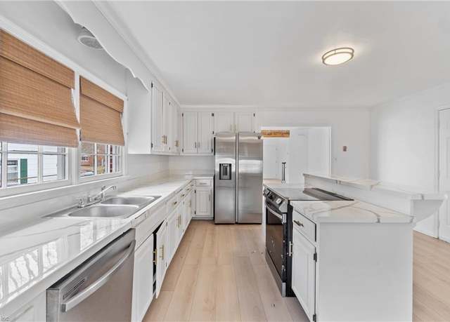 Property at 222 Clemwood Pkwy, Hampton, VA 23669, 4 beds, 1.5 baths