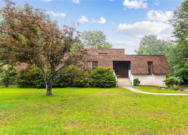 Property at 1063 Bracey Dr, Suffolk, VA 23434, 4 beds, 2 baths