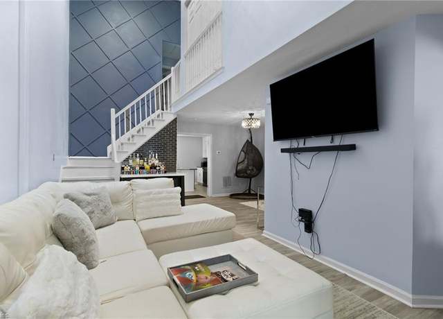 Property at 686 Aylesbury Dr, Virginia Beach, VA 23462, 3 beds, 2.5 baths