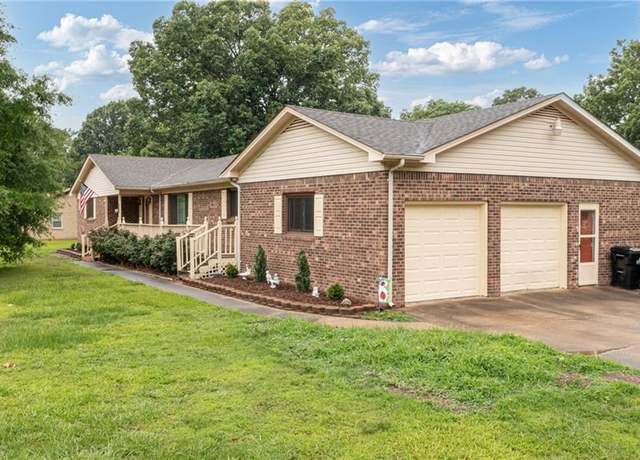 Property at 2000 Johnson Rd, Elizabeth City, NC 27909, 3 beds, 2 baths