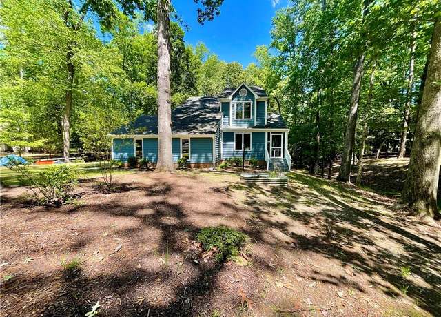 Property at 811 Brewer Pl, Smithfield, VA 23430, 3 beds, 2.5 baths