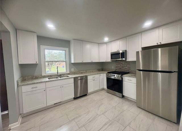 Property at 1303 Warfield Dr, Portsmouth, VA 23701, 3 beds, 2 baths