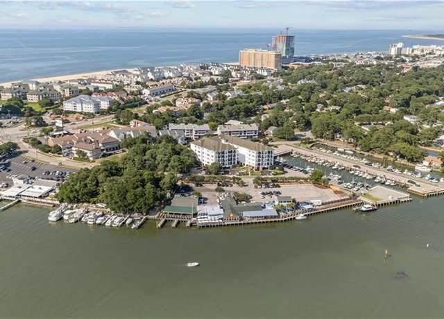 Property at 2140 Vista Cir #204, Virginia Beach, VA 23451, 2 beds, 2.5 baths