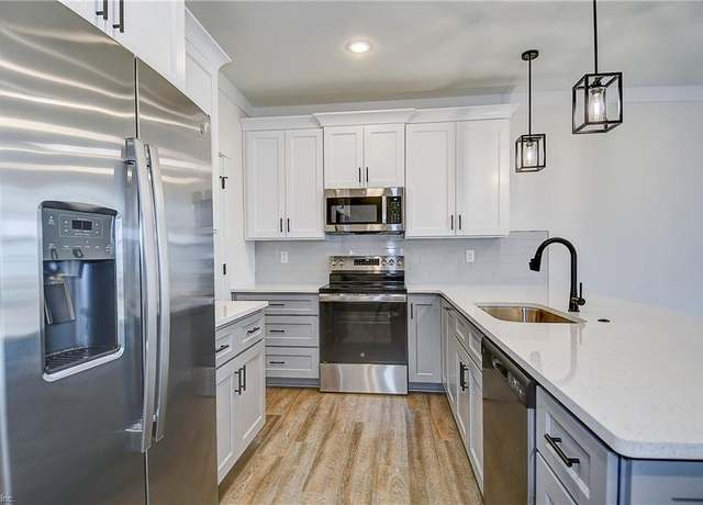 Property at 721 Flatrock Ln, Chesapeake, VA 23320, 3 beds, 2.5 baths