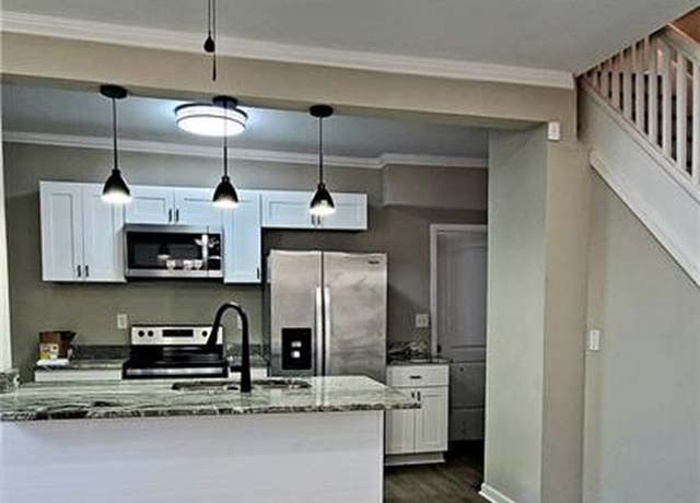 Property at 916 Douglas Ave, Portsmouth, VA 23707, 3 beds, 2 baths