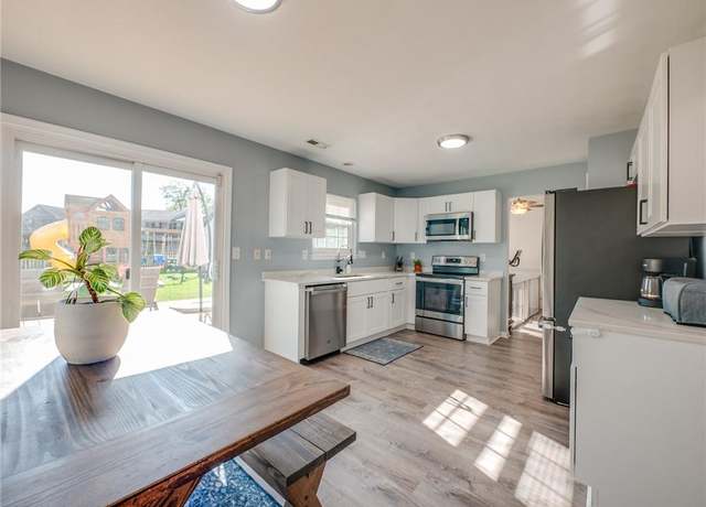 Property at 513 Parliament Ln, Newport News, VA 23608, 3 beds, 2.5 baths
