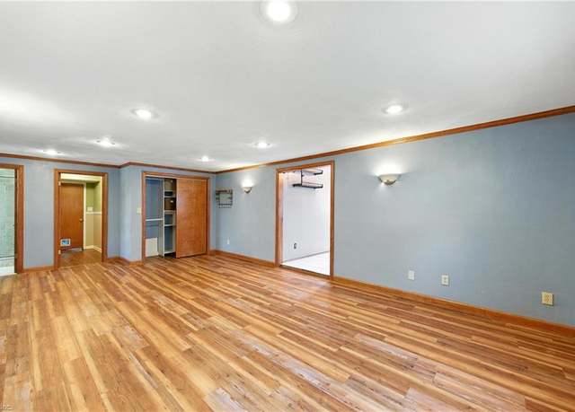 Property at 952 Redwood Cir, Virginia Beach, VA 23464, 4 beds, 3 baths