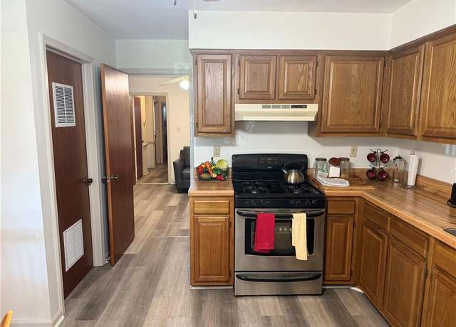Property at 321 Phillips Ave, Portsmouth, VA 23707, 3 beds, 1.5 baths
