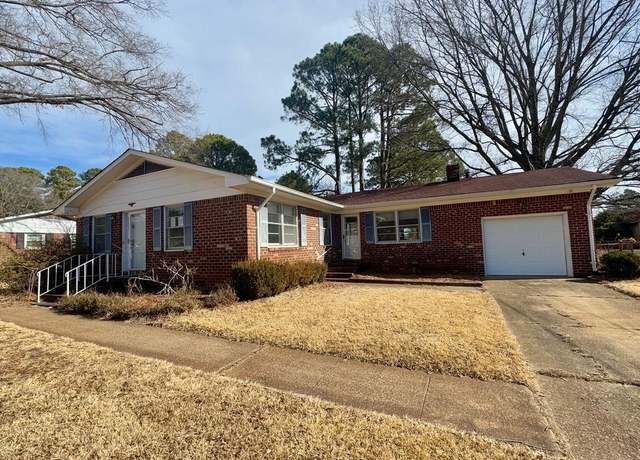 Property at 2813 E Point Dr, Chesapeake, VA 23321, 3 beds, 2 baths