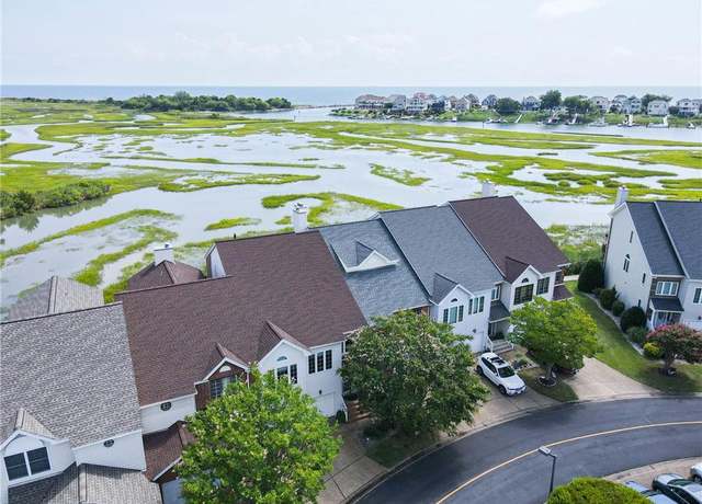 Property at 21 Mizzen Cir #14, Hampton, VA 23664, 3 beds, 2.5 baths