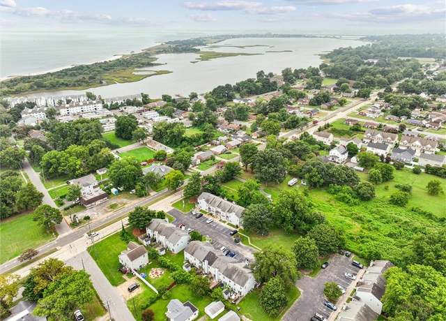 Property at 16 Bayview Ct, Hampton, VA 23664, 2 beds, 2.5 baths