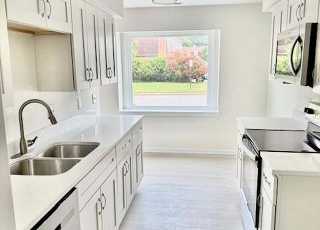Property at 409 Julie Dr, Virginia Beach, VA 23454, 2 beds, 1.5 baths