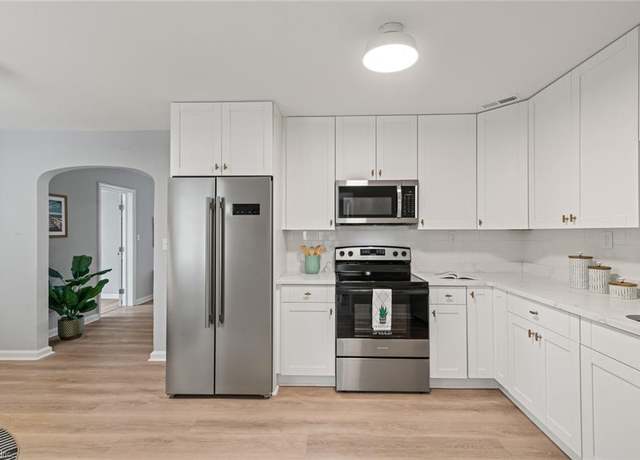 Property at 8016 W Glen Rd, Norfolk, VA 23505, 4 beds, 2.5 baths