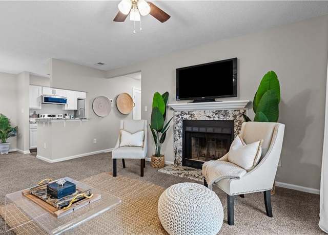 Property at 502 Thorncliff Dr #104, Newport News, VA 23608, 2 beds, 2 baths