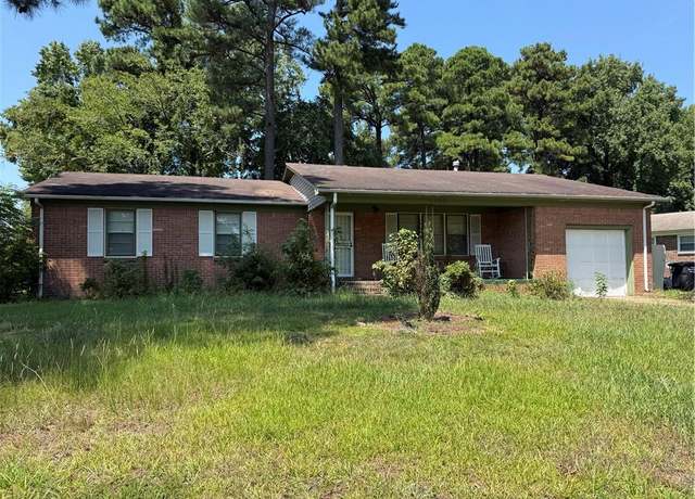 Property at 1109 Lakeview Dr, Portsmouth, VA 23701, 3 beds, 2 baths