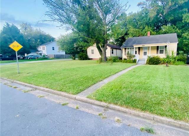 Property at 1305 Hoover Ave, Chesapeake, VA 23324, 2 beds, 1 bath