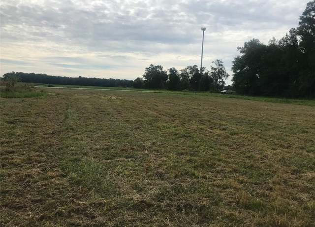 Property at 4 S Court St, Windsor, VA 23487