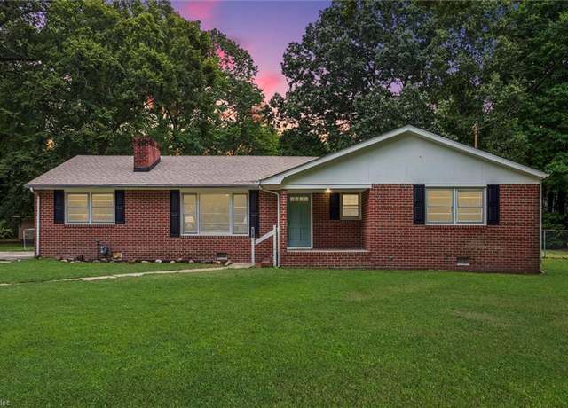 Property at 304 Harwood Dr, Yorktown, VA 23692, 3 beds, 2 baths