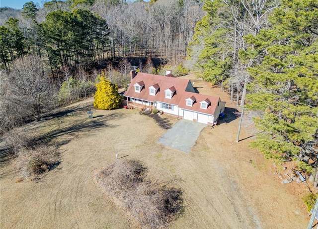 Property at 4052 Lake Point Rd, Suffolk, VA 23434, 4 beds, 3 baths