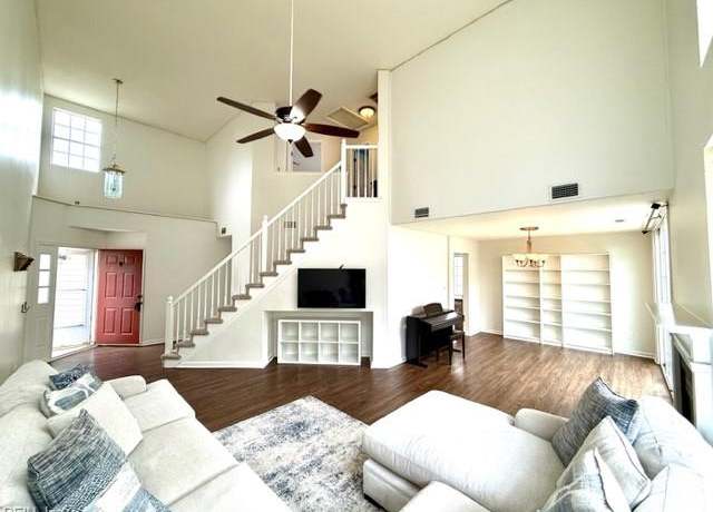 Property at 517 Bridge Dr, Chesapeake, VA 23322, 3 beds, 2.5 baths